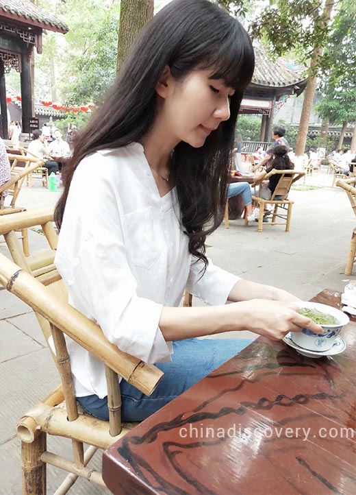 Wing enjoyed peaceful tea time at Chengdu Wing enjoyed peaceful tea time at Chengdu