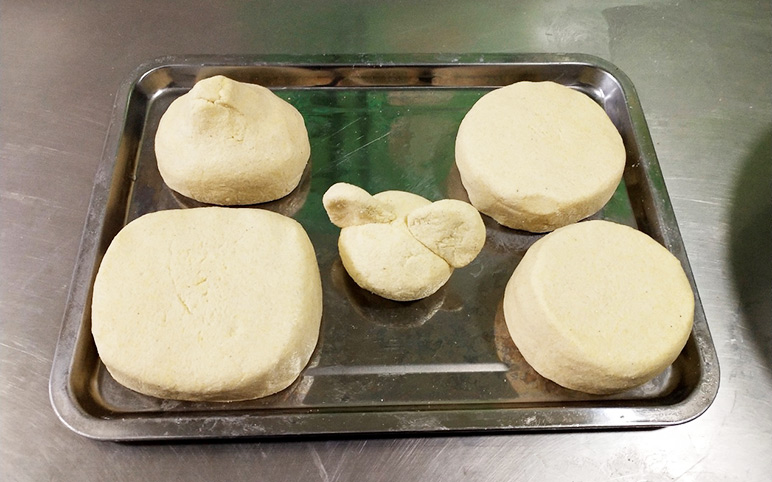 Make Panda Cake at Dujiangyan Panda Base Make Panda Cake at Dujiangyan Panda Base